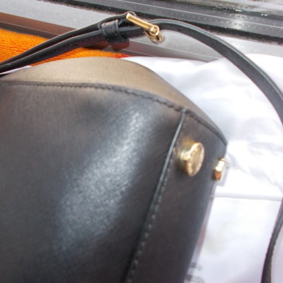 Michael Kors Cynthiana Black Saffiano Leather Hand - Picture 9 of 13